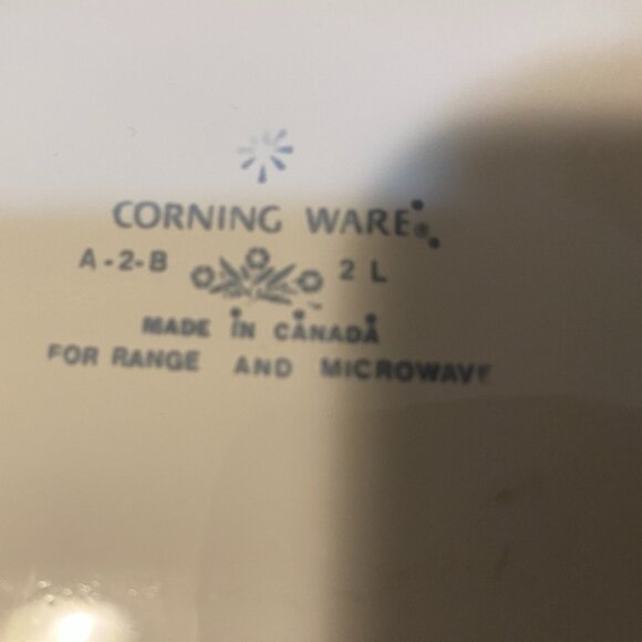 Corning Ware Blue Cornflower Casserole St of 2 with Lids - Picture 4 of 4